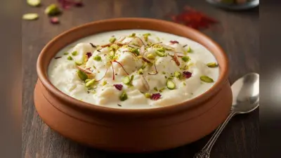 Paneer Rabri Recipe: सुपर टेस्टी पनीर रबड़ी खाने के बाद उंगलियां चाटते रह जाएंगे मेहमान, यहां रही आसान रेसिपी