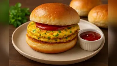 Pav Egg Sandwich Recipe: कम सामग्री में बनाएं फ्लफी, क्रिस्पी और प्रोटीन रिच सैंडविच, रोज के बोरिंग नाश्ते को हमेशा के लिए कहें गुडबाय