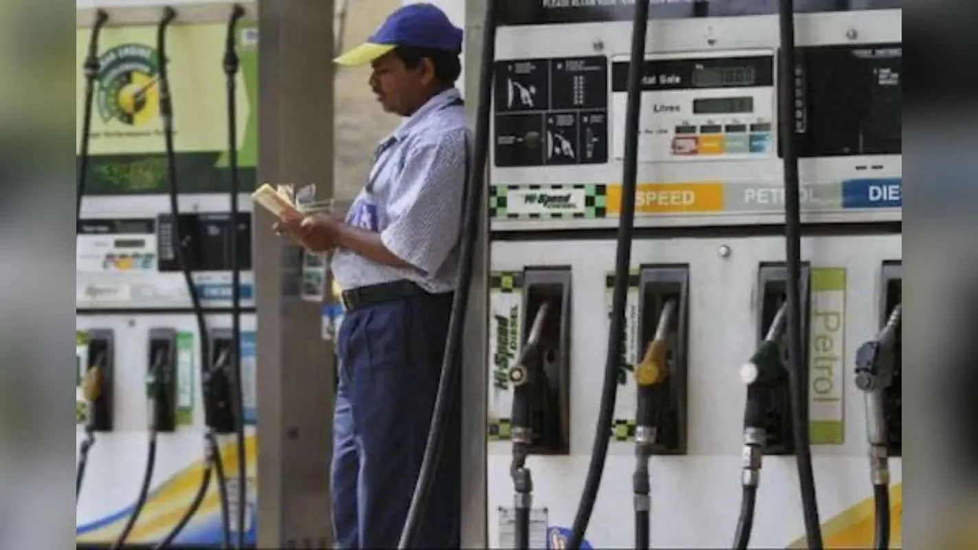 Petrol Diesel Price Today: आज टंकी फुल कराने से पहले देखें लीजिए रेट, जानिए 18 दिसंबर को आपके शहर में क्या है भाव