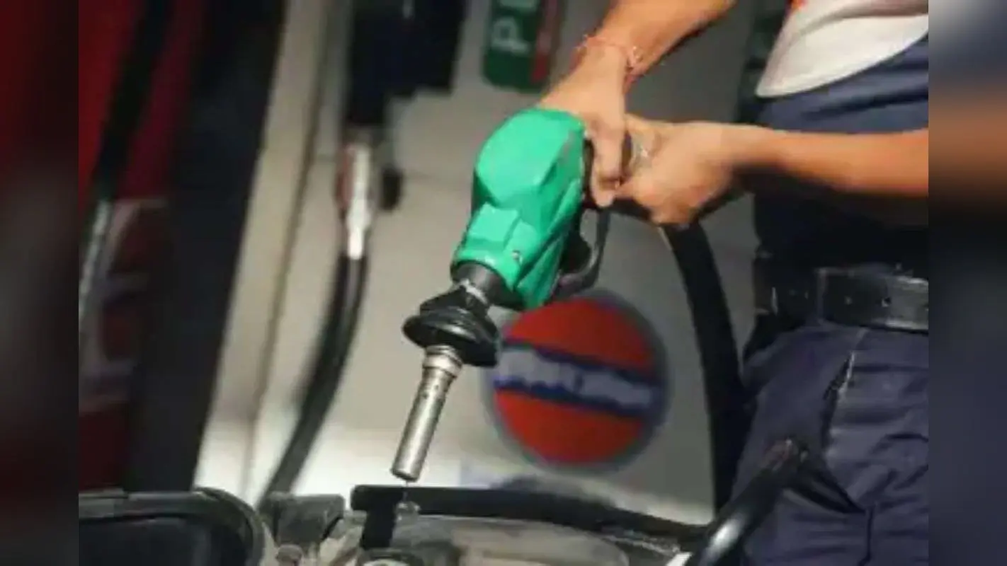 Petrol Diesel Price Today: आपकी जेब पर आज कितना बढ़ेगा बोझ? पेट्रोल-डीजल की लेटेस्ट रेट जारी