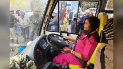 Pink Bus In Bihar: बिहार में महिला ड्राइवर ने संभाली पिंक बस की स्टीयरिंग, जल्द ही सड़कों पर भरेंगी फर्राटा