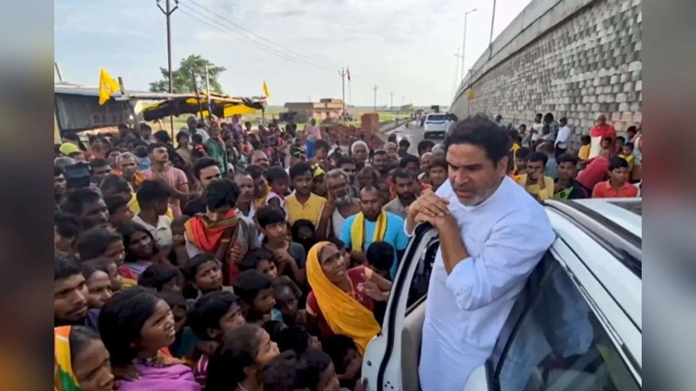 VIDEO: राशन मिलऽता ? लइका पढ़े जालऽसन ? सवालों के साथ पुराने अंदाज में दिखें प्रशांत किशोर