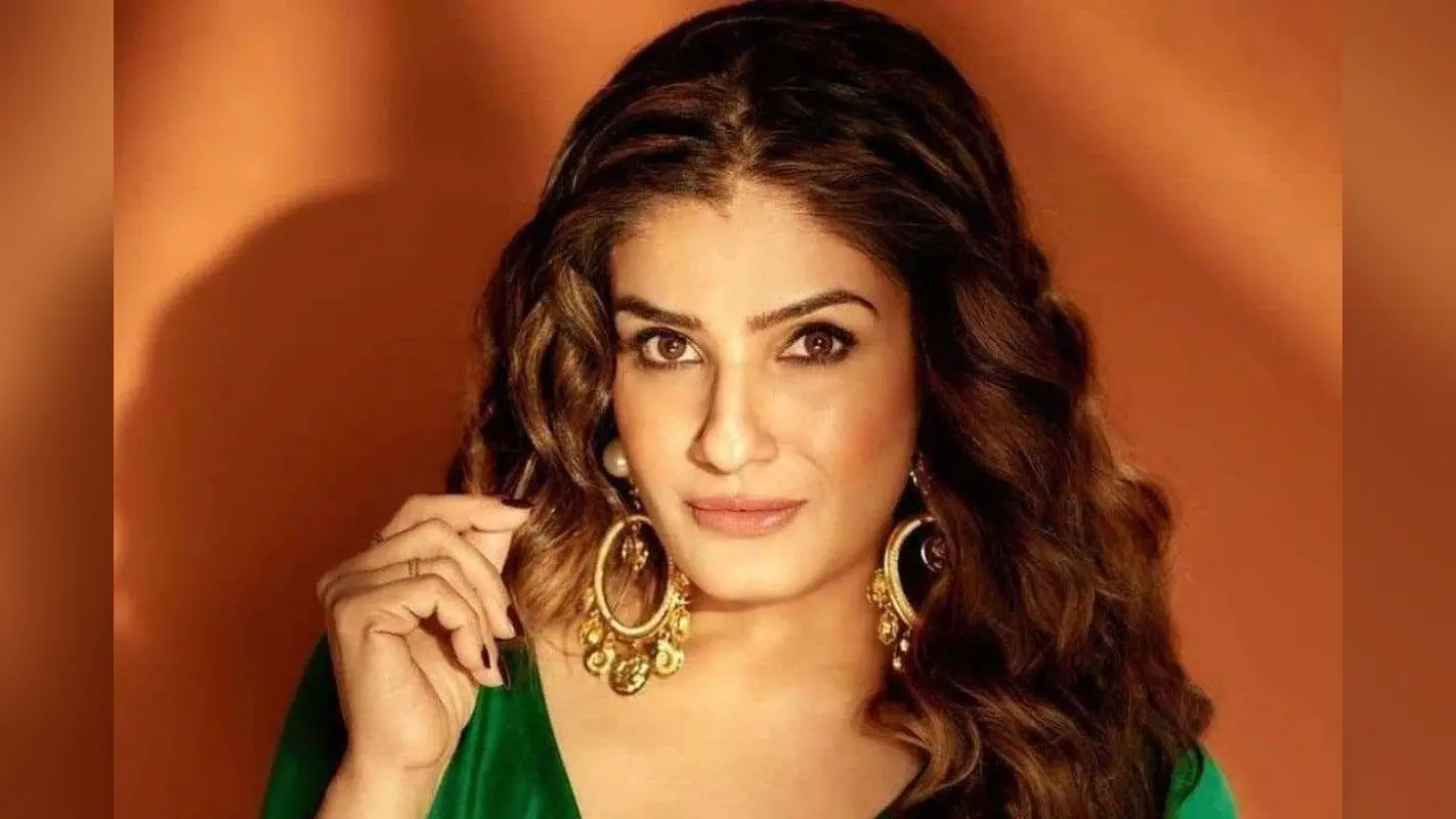 Raveena Tandon: शूटिंग के बीच अपने हाथों से रवीना टंडन ने इस एक्टर की साफ की थी उल्टी, वायरल हुआ पुराना वीडियो