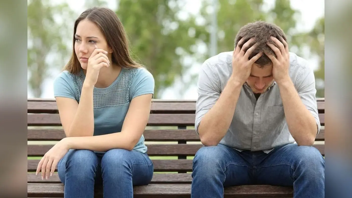 Relationship Tips: अगर आपका पार्टनर ये 5 बातें करता है, तो समझ लें रिश्ता खतरे में है