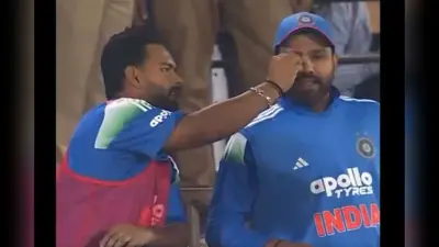 Viral Video: मैच के पहले ये कैसा टोटका कर रहे हैं रोहित शर्मा, पंत ने ये क्या करा दिया