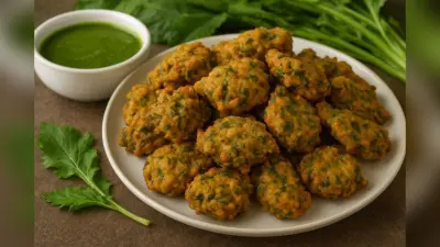 Sarso Ke Saag Ka Pakora Recipe: ठंड में चाय के साथ चाहिए कुछ स्पेशल? बनाएं सरसों साग के क्रिस्पी पकौड़े