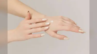 Hand Care in Winter: सर्दियों में भी सॉफ्ट रहेंगे आपके हाथ, बस फॉलों करें ये आसान टिप्स
