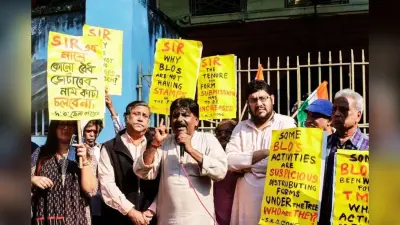 SIR Protest: बंगाल में ब्रेन हेमरेज से पीड़ित बीएलओ को लेकर प्रदर्शन करने सीईओ कार्यालय पहुंचे प्रदर्शनकारी