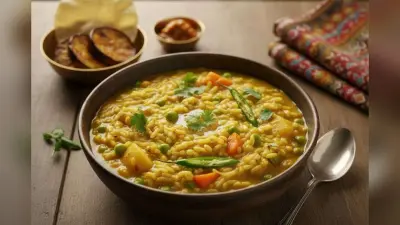 Bengali Style Khichdi Recipe: मुंह से नहीं जाएगा बंगाली स्टाइल खिचड़ी का स्वाद, नोट करें रेसिपी