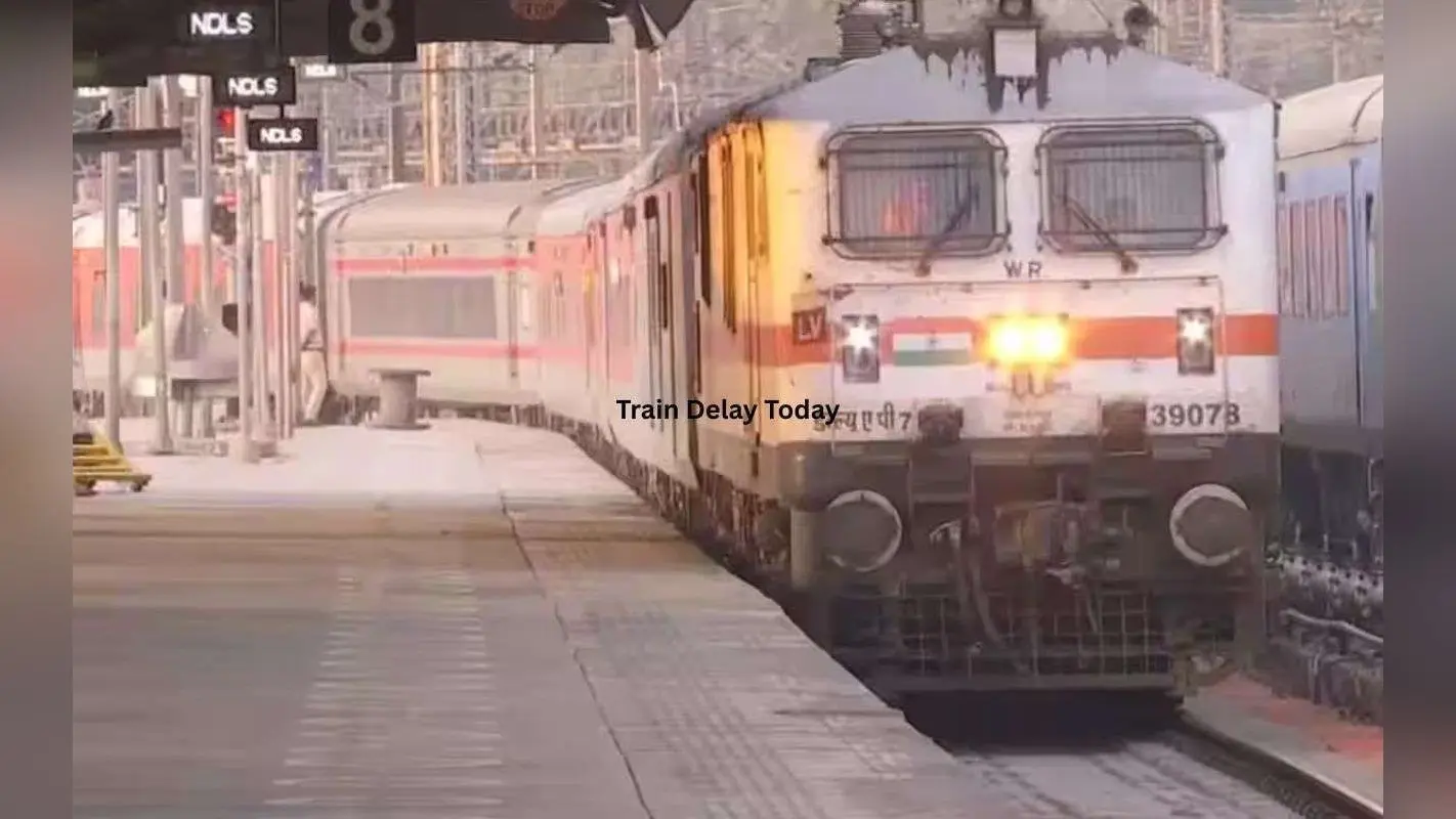 Train Delay Today: रेलवे पर कोहरे की मार, 100 से अधिक ट्रेनें लेट, तेजस और हमसफर एक्सप्रेस प्रभावित