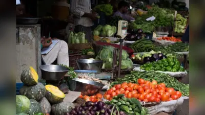 Bihar News: पटना में हरी सब्जियों ने तोड़ा कीमतों का रिकॉर्ड, चिकेन से महंगी बिक रही मेथी बथुआ