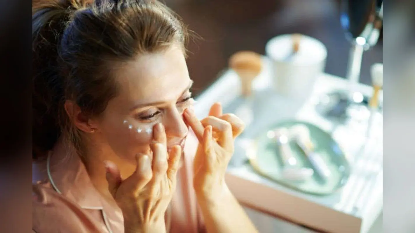 Winter Skin Care: ठंड में रूखी त्वचा से हैं परेशान, तो आजमाएं ये जरूरी टिप्स