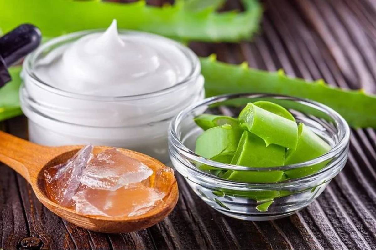 बालों में एलोवेरा लगाने का तरीका (How to Use Aloe Vera for Strong and Shiny Hair)