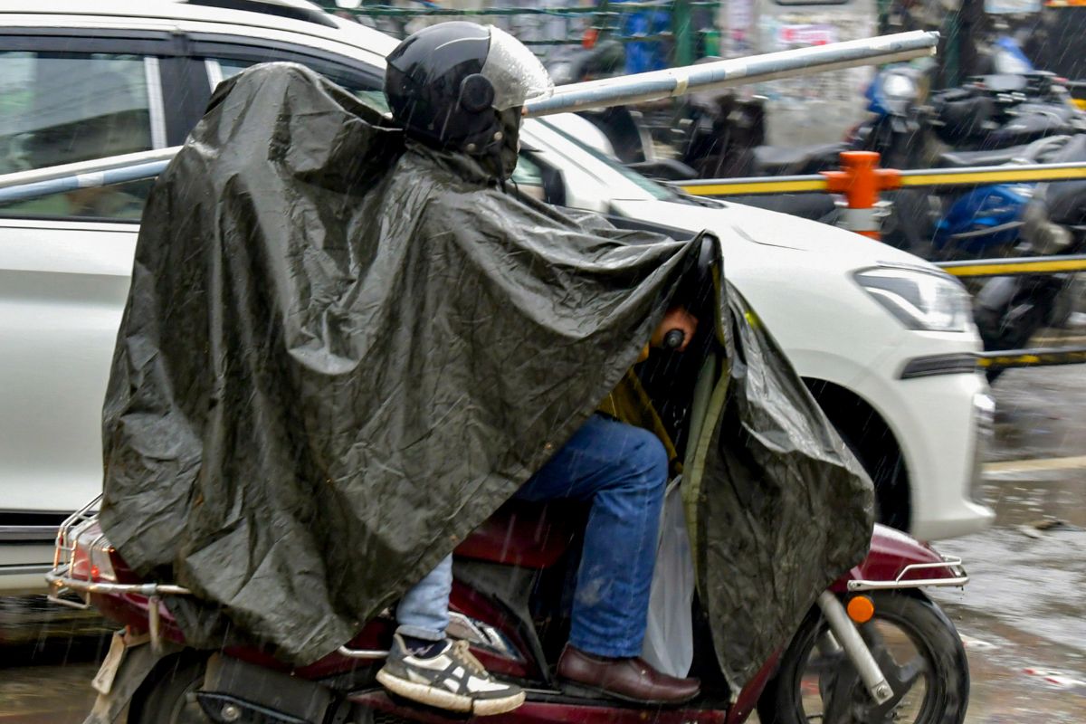 Delhi Weather: दिल्ली-NCR में 31 से 2 फरवरी तक बारिश की संभावना, 40 की रफ्तार से चलेंगी हवाएं, ऑरेंज अलर्ट जारी