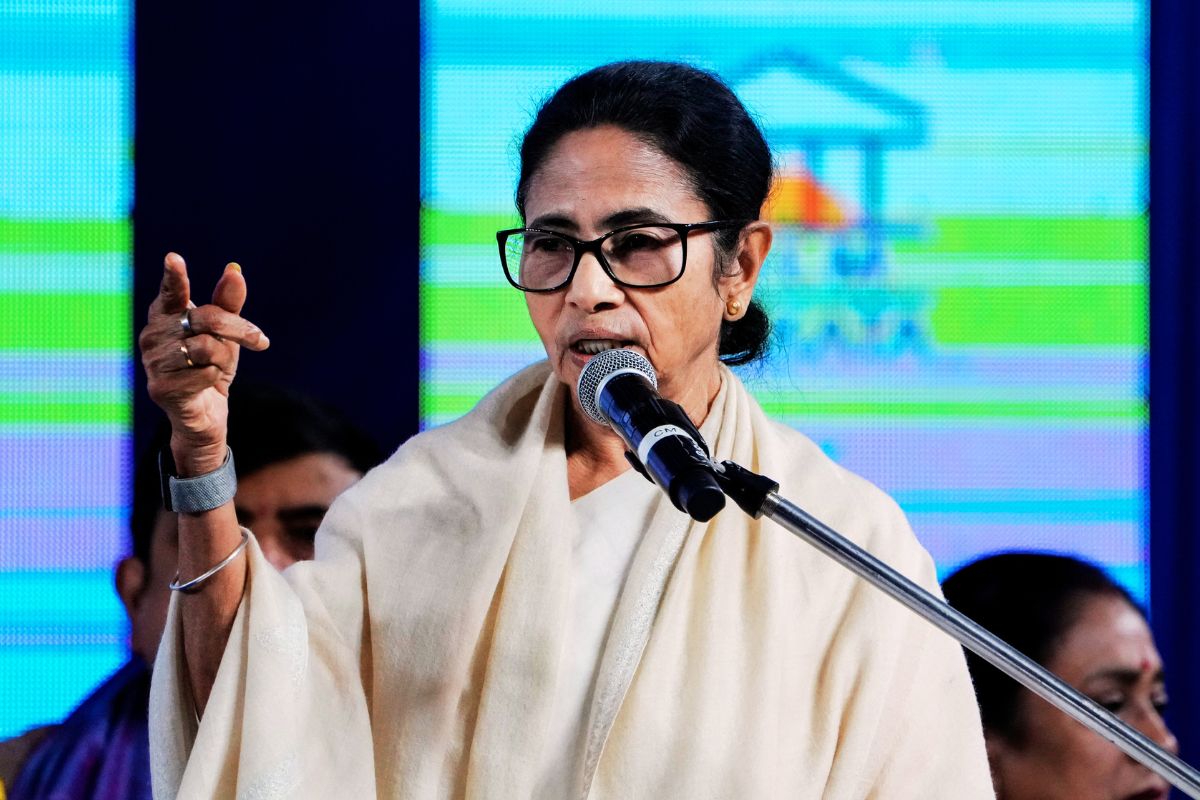 कोलकाता बुक फेयर में बोलीं ममता बनर्जी – SIR ने बढ़ायी टेंशन, 110 लोगों की गयी जान