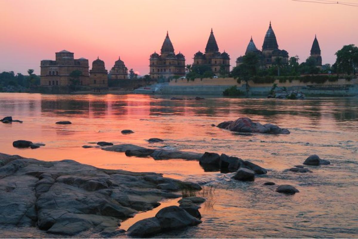 Historical vibes in Orchha. Spend a quiet evening by the river