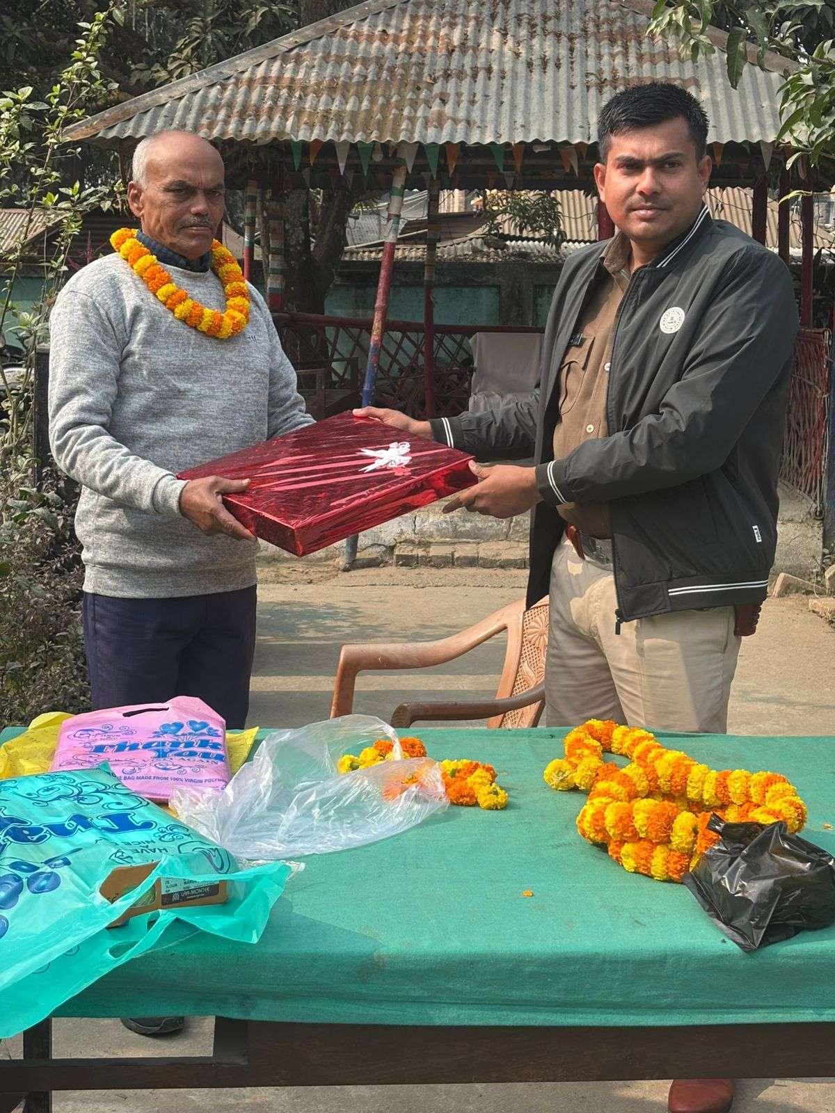 सेवानिवृत होने पर गृहरक्षक को दी गयी विदाई
