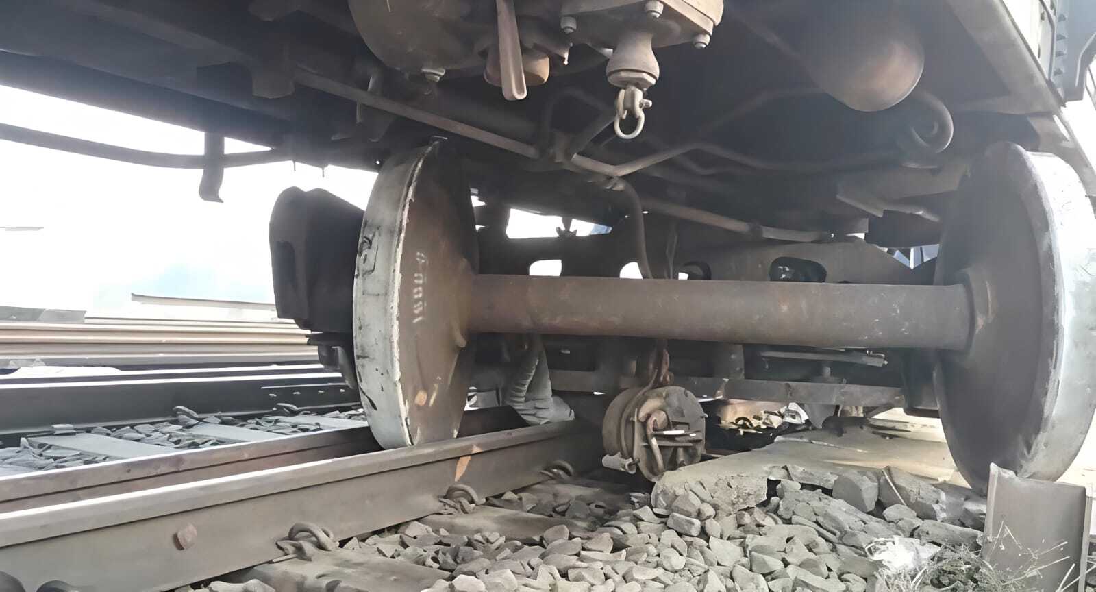 Rourkela News : बंडामुंडा में मालगाड़ी के दो डिब्बे बेपटरी, बड़ा हादसा टला