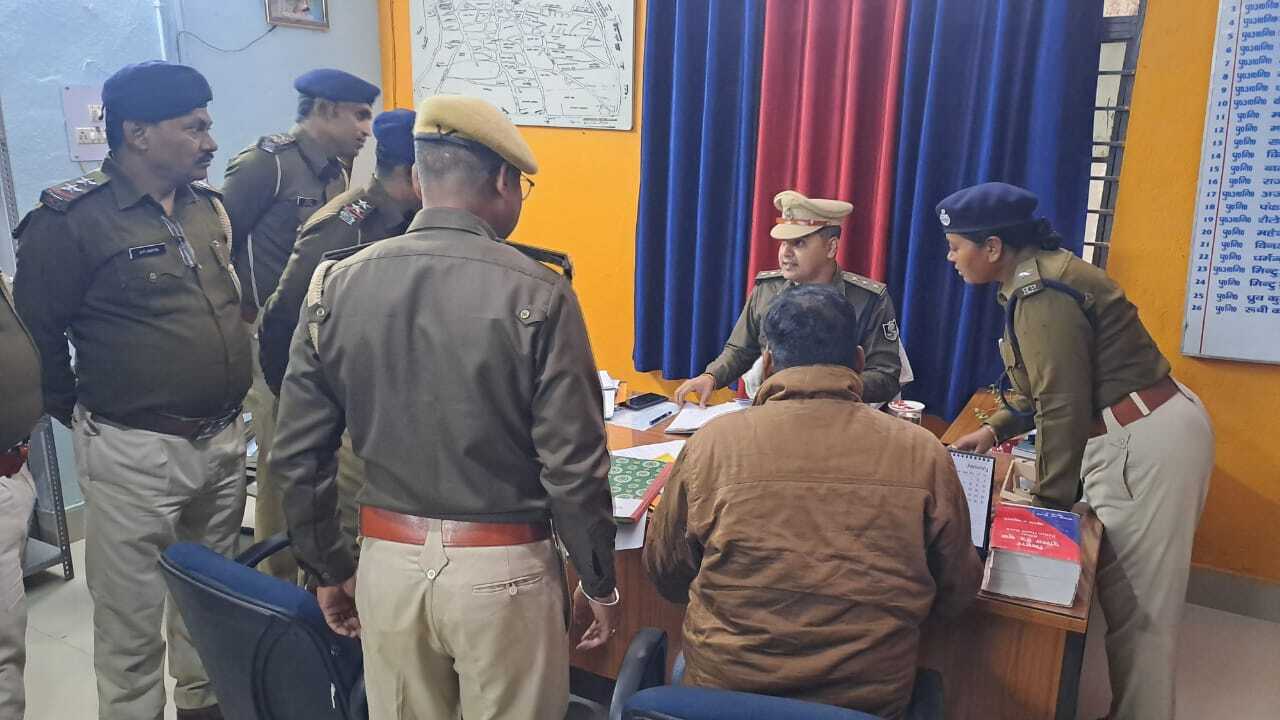 फरार अपराधियों की गिरफ्तारी के लिए विशेष अभियान चलाएं