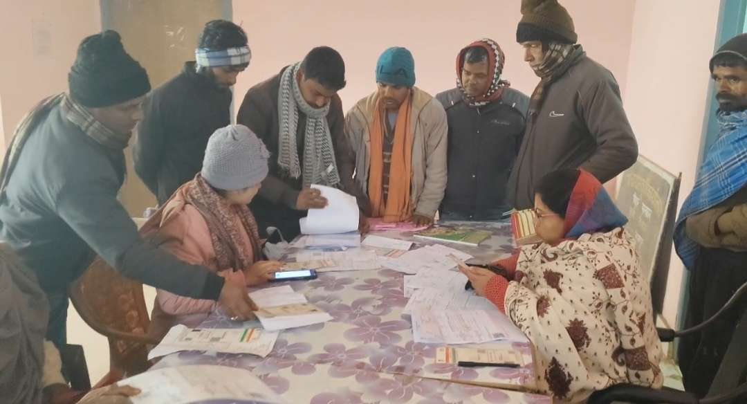 हसनगंज किसान भवन में फार्मर रजिस्ट्री व ई-केवाईसी को शिविर लगा