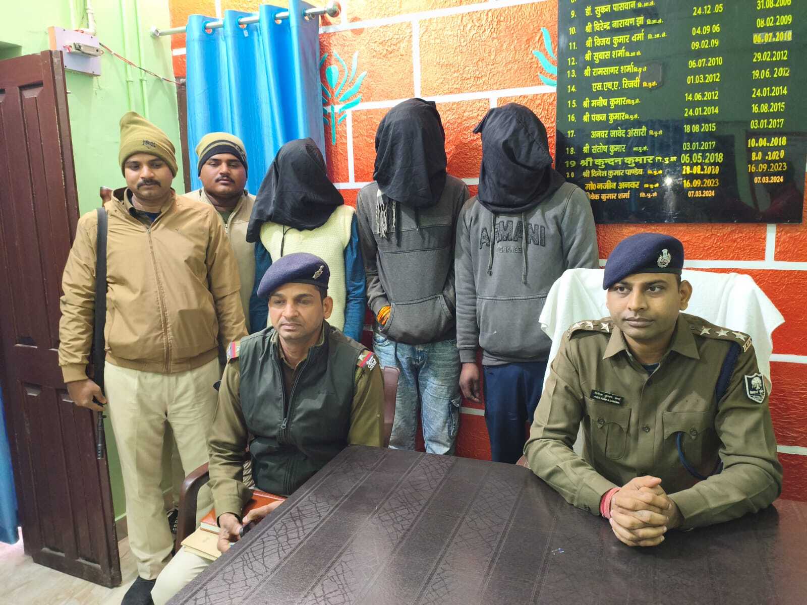Samastipur News: मुर्गा पार्टी पड़ गई भारी: लूट के बाद चिकन पका रहे थे बदमाश, पुलिस ने रंगेहाथ दबोचा