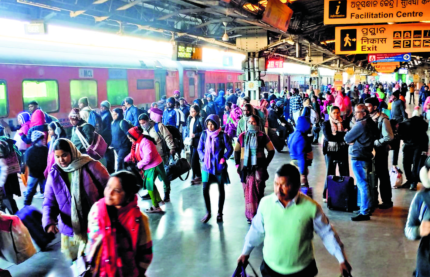 Rourkela News: राउरकेला से चार घंटे विलंब से रवाना हुई भुवनेश्वर इंटरसिटी एक्सप्रेस, आक्रोश