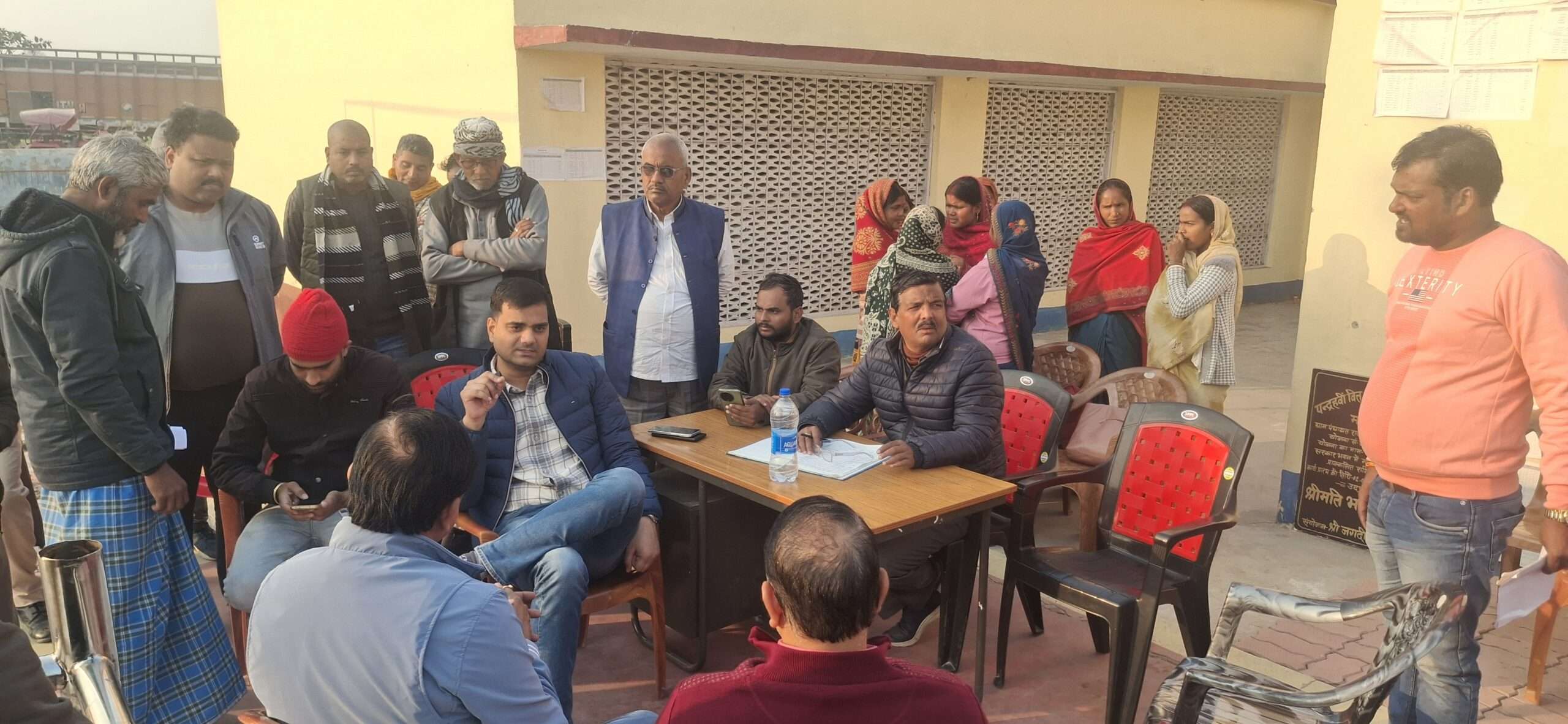 – डीएम ने हथवाड़ा में किसानों को बुलवाकर करायी रजिस्ट्री