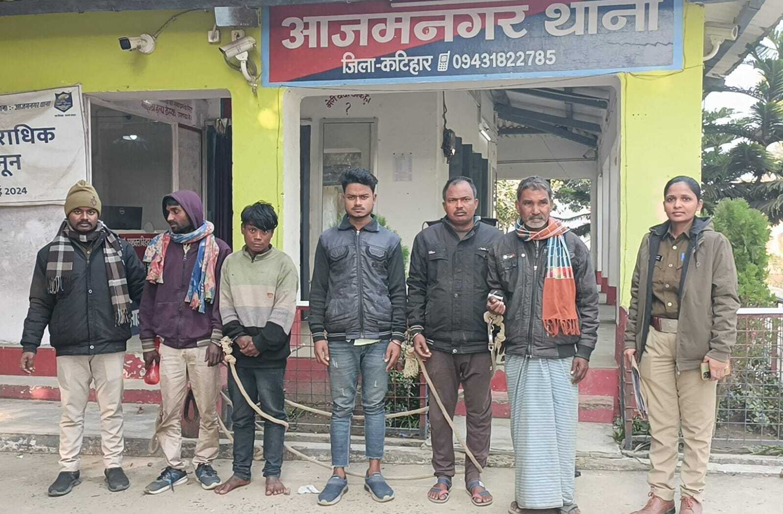 हंगामा करते पांच शराबियों को आजमनगर पुलिस ने किया गिरफ्तार