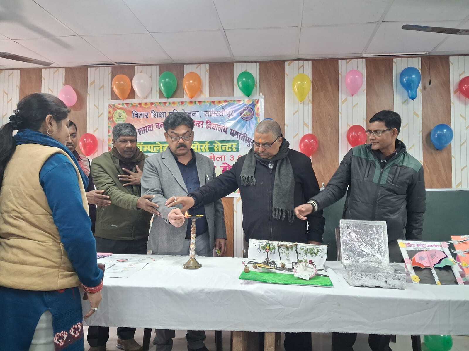 Samastipur : टीएलएम मेले में शिक्षकों ने अपने बौद्धिक स्तर का किया प्रदर्शन
