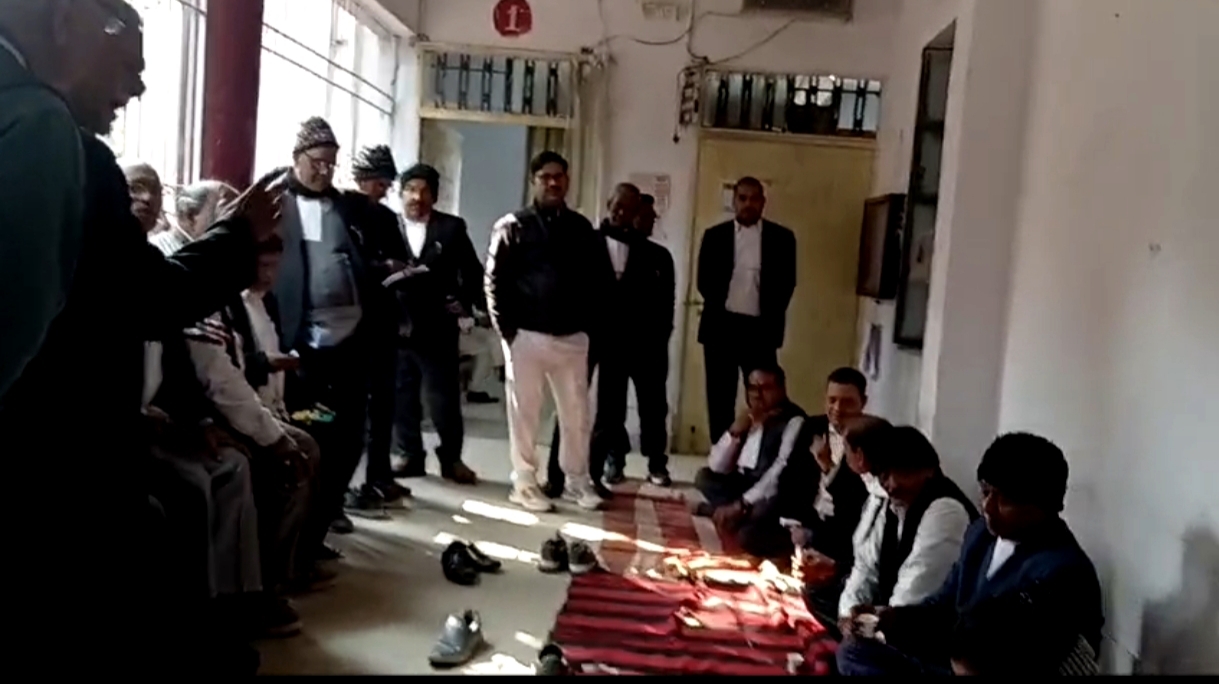 अधिवक्ता संघ चुनाव को लेकर तेज हुई सुगबुगाहट, आंदोलन की चेतावनी