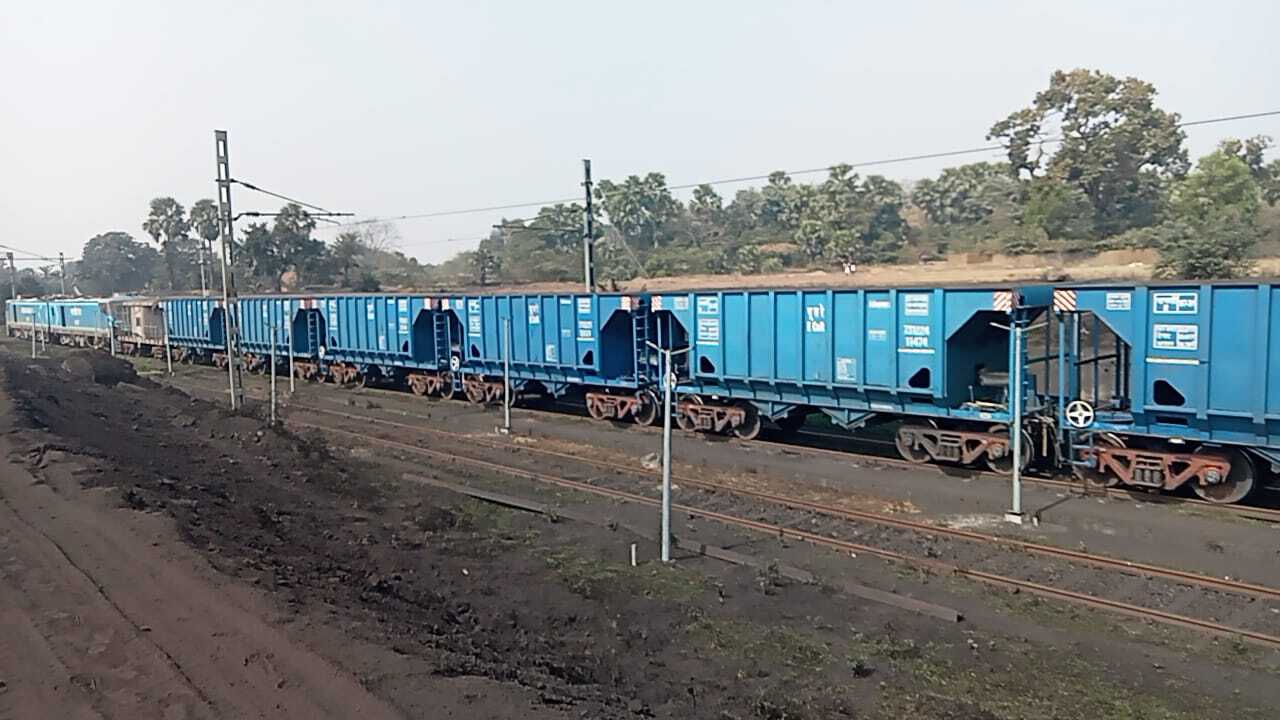 साइडिंग से दूसरे दिन भी बंद रही कोयले की ढुलाई