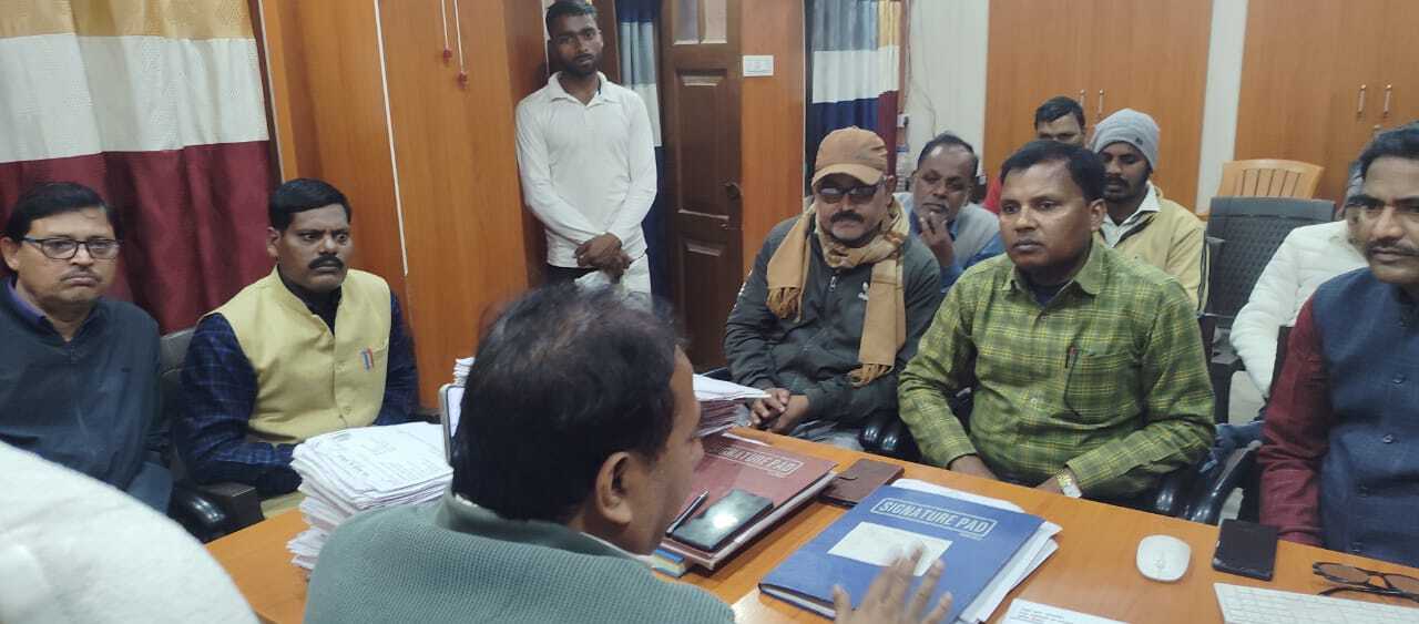 कालबद्ध प्रोन्नति को लेकर बीडीओ से मिला शिक्षक संघ का शिष्टमंडल