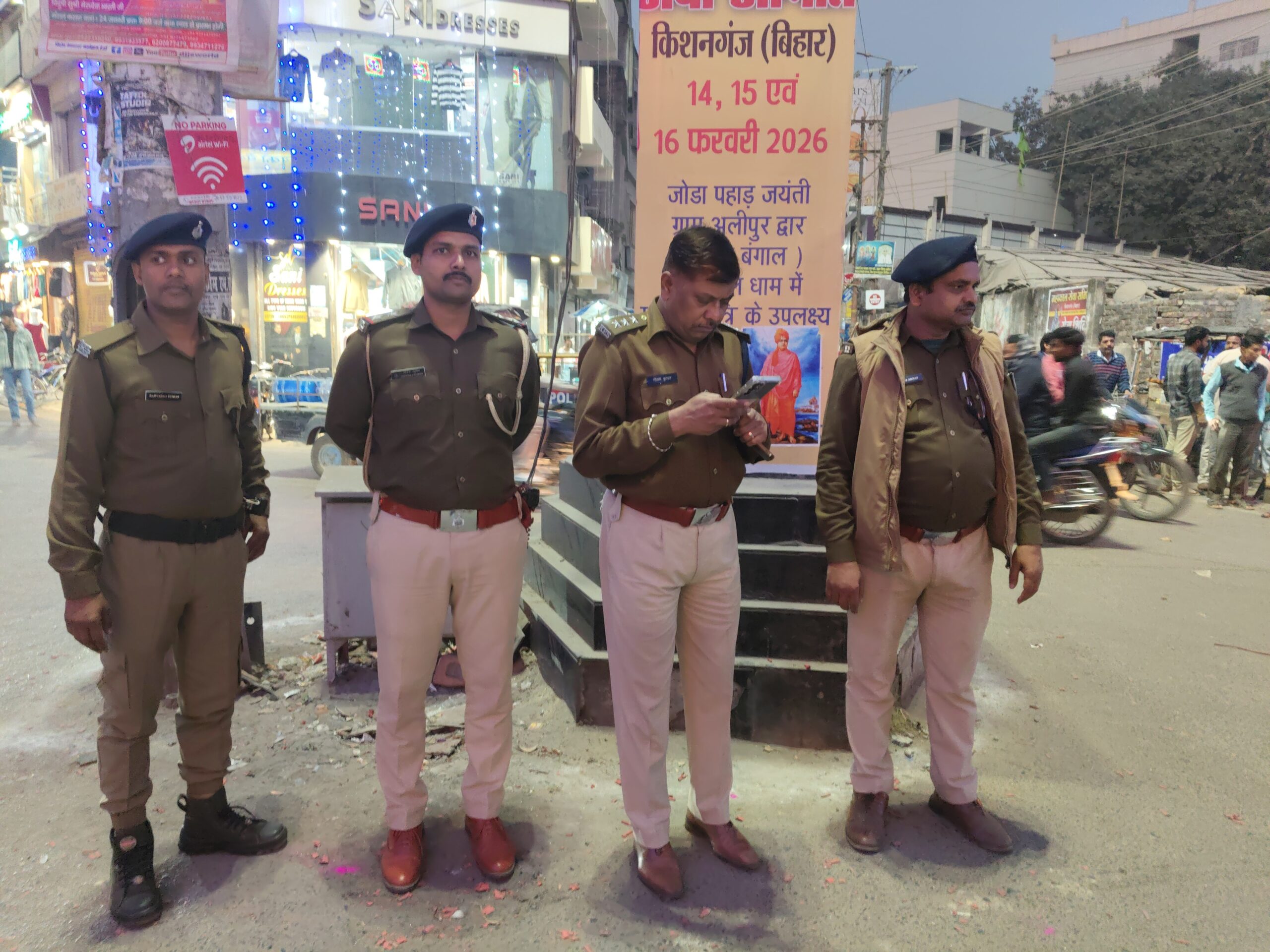 सुरक्षा के कड़े पहरे के बीच मां सरस्वती की प्रतिमाओं का विसर्जन