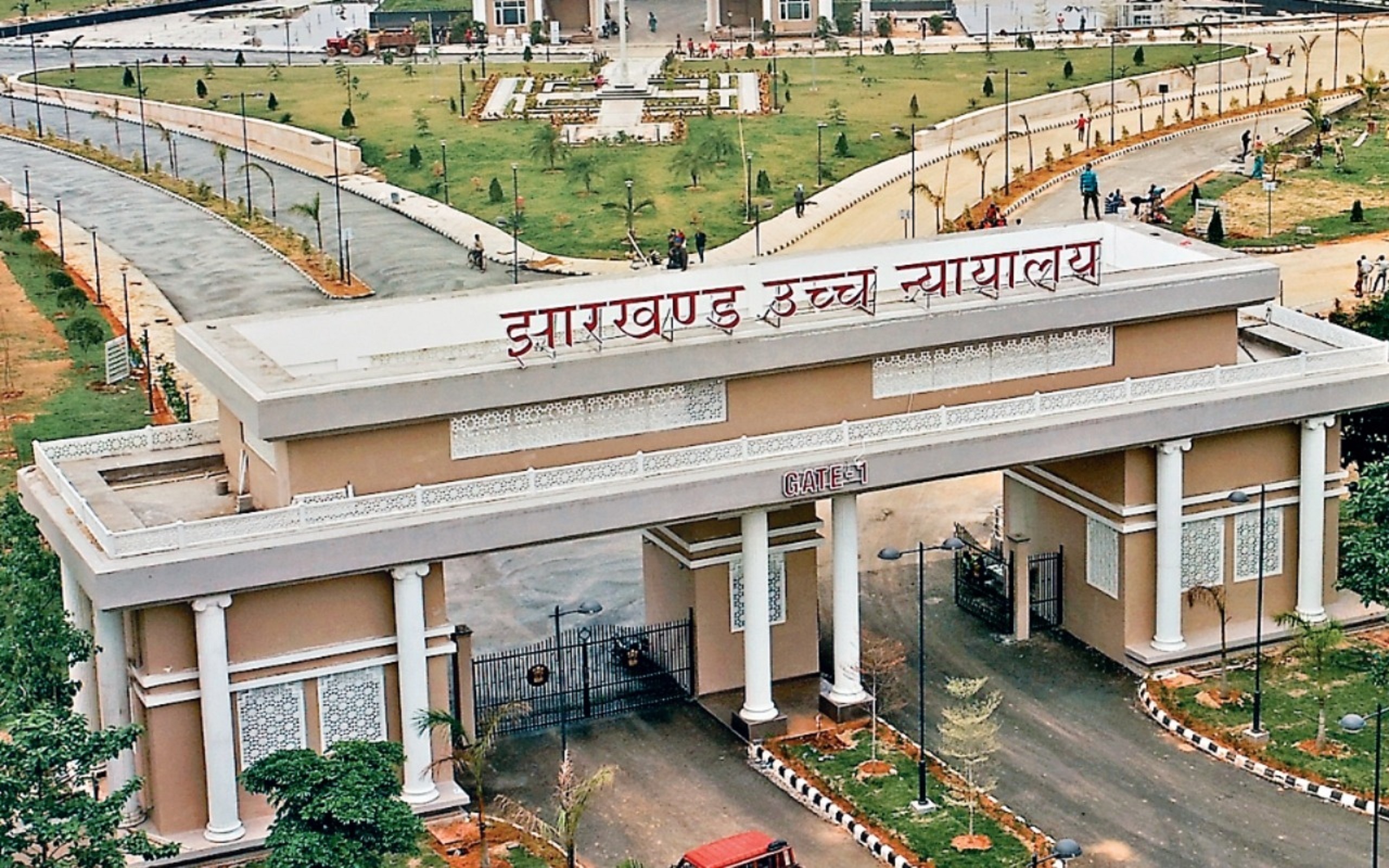छह साल बाद भी आदेश का पालन नहीं, खुले नाले क्यों नहीं ढंके गये : हाइकोर्ट