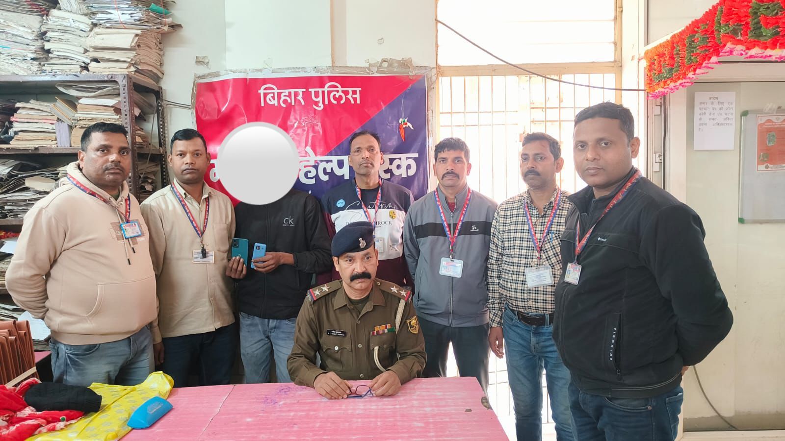 चोरी के मोबाइल के साथ यूपी का युवक गिरफ्तार
