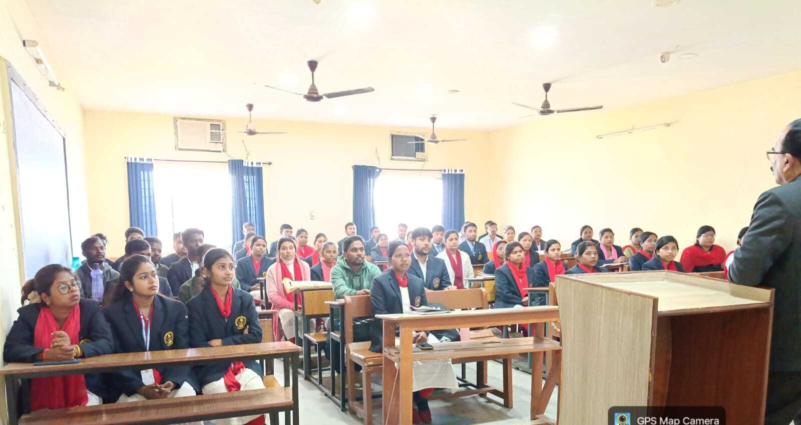 East Singhbhum News : शहीदों के समर्पण व त्याग से सीखें युवा : डॉ बसंत