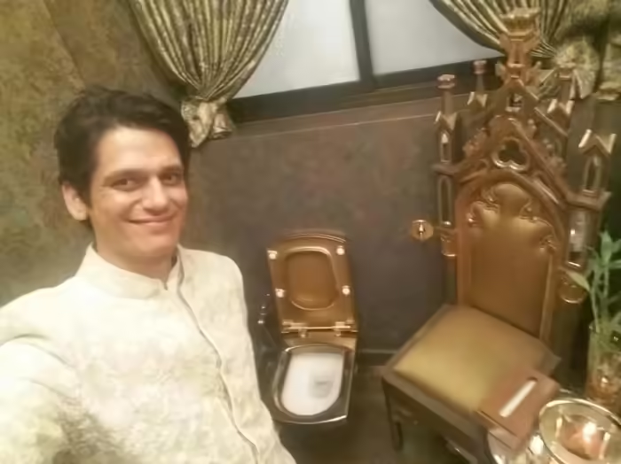 Golden Toilet: अमिताभ बच्चन के पास है गोल्डन टॉयलेट, तस्वीर देखकर हो जाएंगे हैरान, इंटरनेट पर वायरल