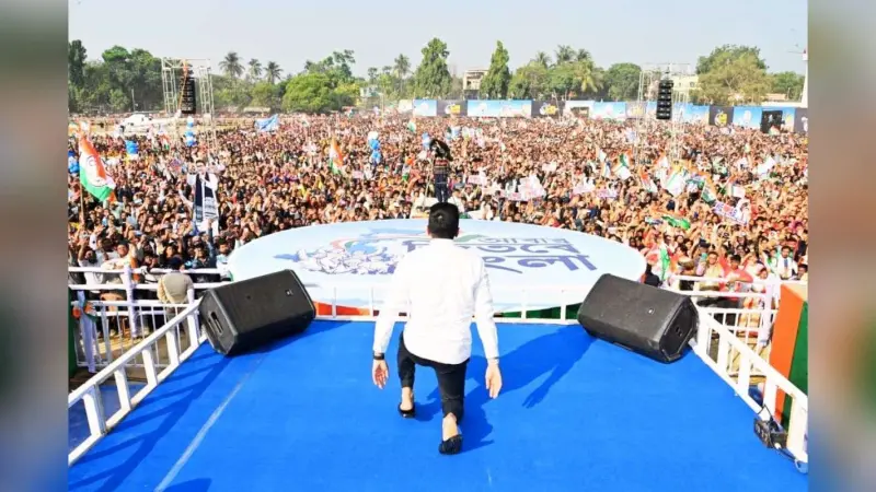 घुटने पर बैठे अभिषेक बनर्जी, जहां पीएम मोदी नहीं जा सके, उस ताहिरपुर में BJP पर जमकर बरसे TMC महासचिव