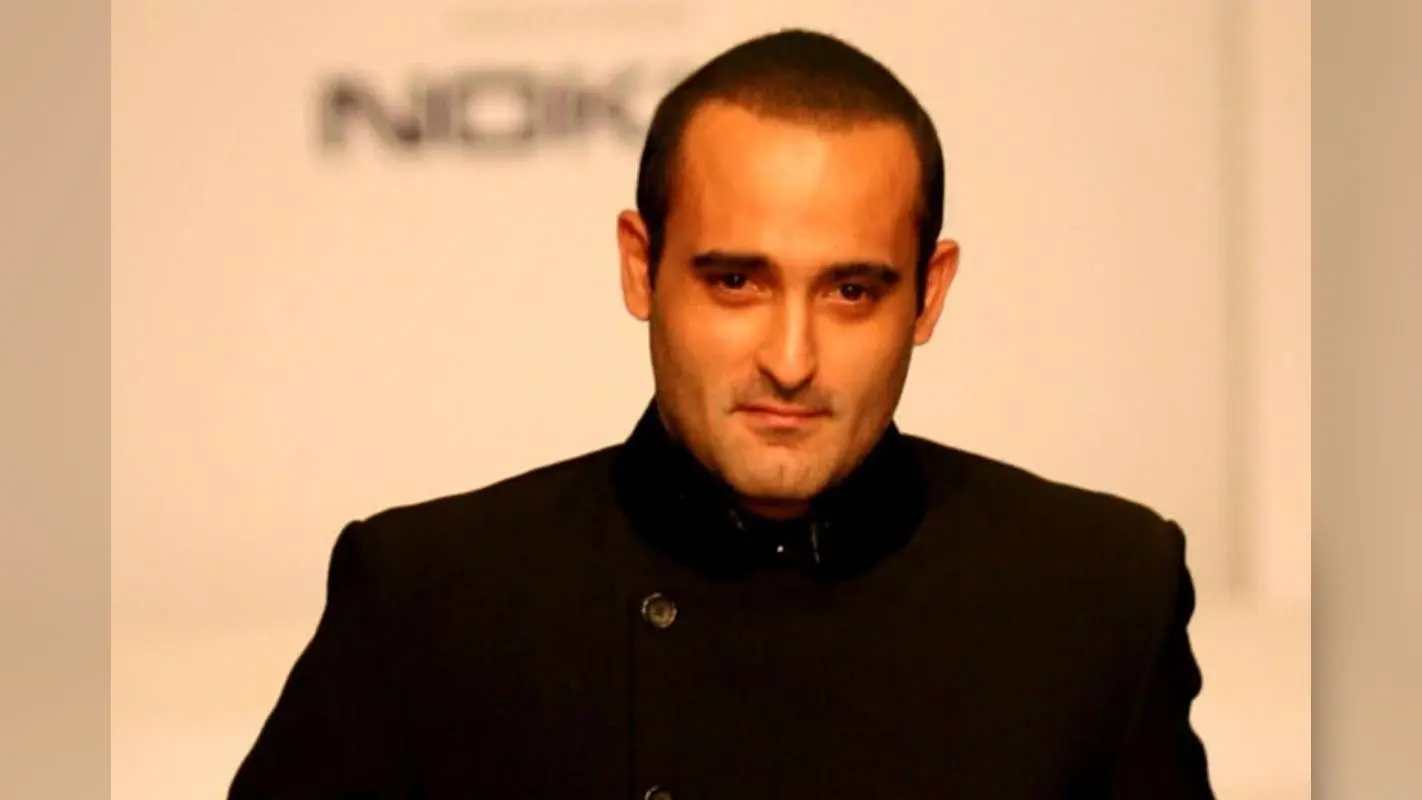 Akshaye Khanna New Project: धुरंधर के बाद अगली फिल्म महाकाली की शूटिंग में जुटे अक्षय खन्ना, सेट से आईं तस्वीरें