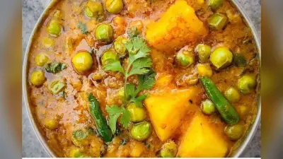 Rasili Aloo Matar ki Sabji: सर्दियों की सबसे पसंदीदा देसी रेसिपी – रसीली आलू मटर की सब्ज़ी