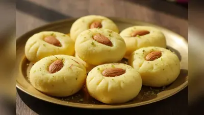 Badam Peda Recipe: घर पर बनाएं बाजार जैसा बादाम पेड़ा, स्वाद और सेहत दोनों मिलेगा भरपूर