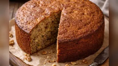 Banana Cake: बिना चीनी, इस आसान तरीके से घर पर तैयार करें टेस्टी बनाना केक