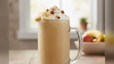 Banana Dates Milkshake: घर आए दोस्तों के लिए झटपट बनाएं टेस्टी बनाना डेट्स मिल्कशेक, ऐसे करें आसानी से तैयार