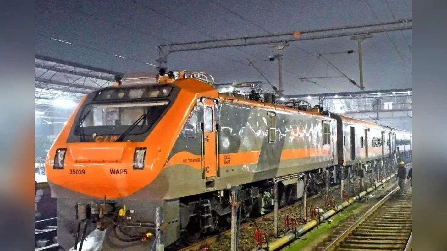 Amrit Bharat Express: बनारस-सियालदह अमृत भारत को मंजूरी, इस जिले में होगा स्टॉपेज, हफ्ते में 3 दिन परिचालन