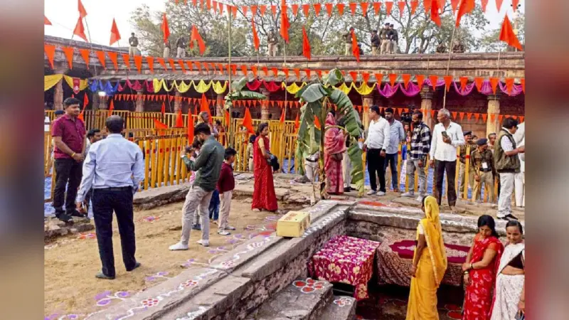 धार भोजशाला विवाद : हिंदू कर रहे हैं सरस्वती पूजा, 3 बजे तक पढ़ी गई नमाज, सुप्रीम कोर्ट ने दिया था आदेश