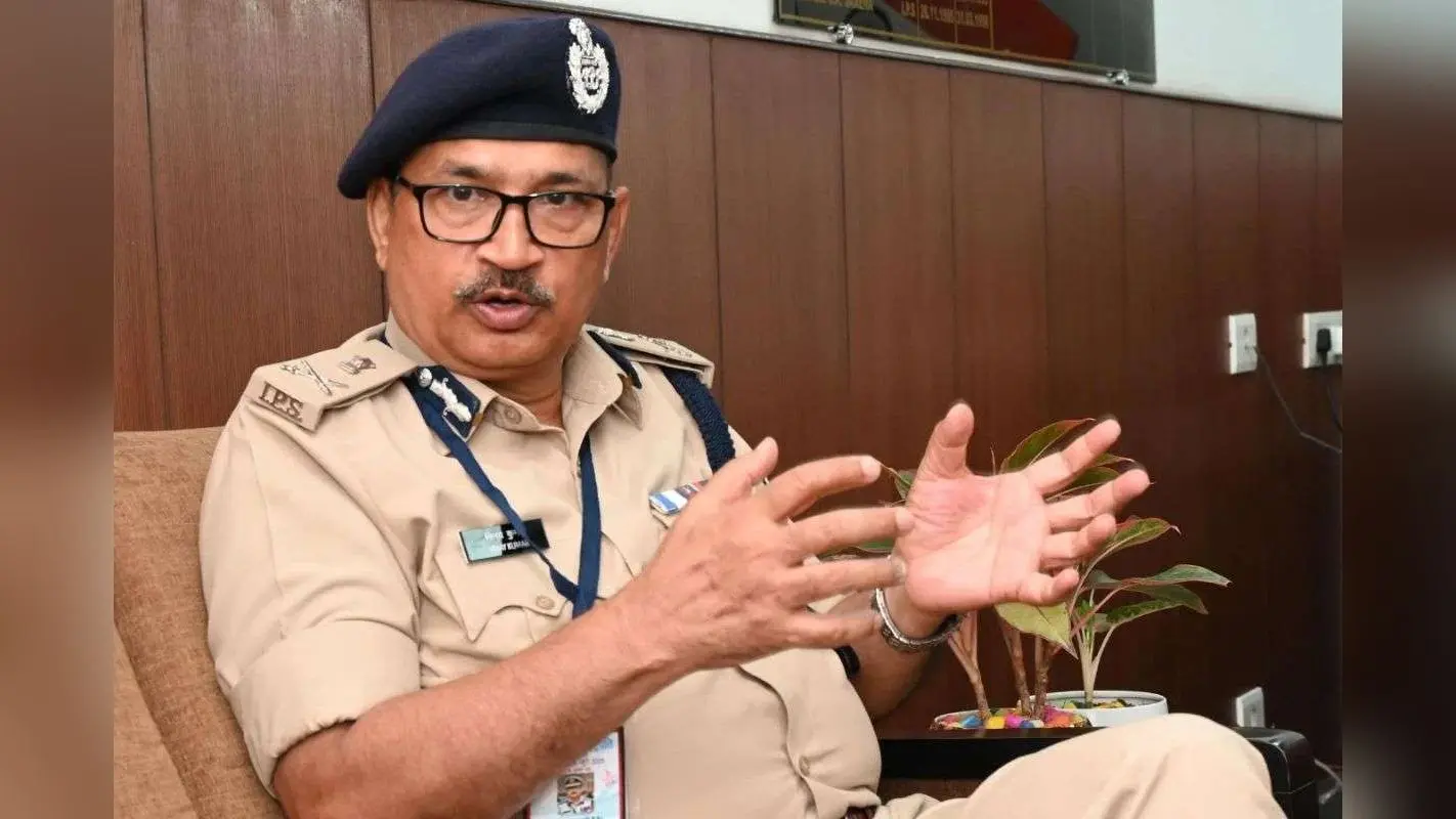 अब थाने के चक्कर खत्म! बिहार के DGP ने जारी किए हेल्पलाइन नंबर, सीधे पुलिस मुख्यालय पहुंचा सकते हैं शिकायत