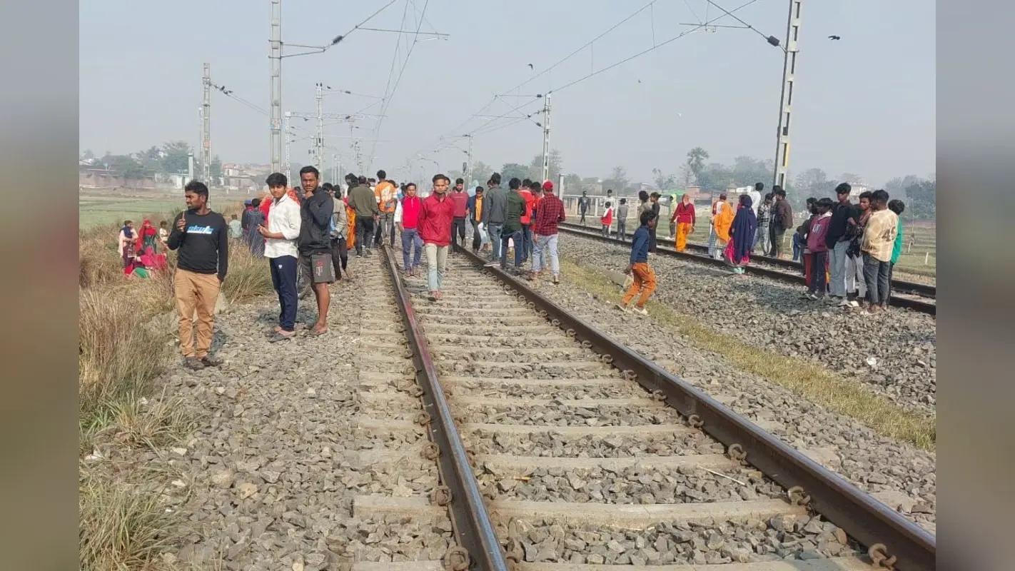 Bihar News: अमृत भारत एक्सप्रेस से कटे दो लड़के, रेलवे ट्रैक के पास बना रहे थे रील