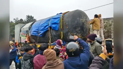 Bihar News: बिहार के इस जिले में पहुंचा दुनिया का सबसे बड़ा शिवलिंग, 96 चक्का ट्रक पर किया गया लोड, जानिए खासियत
