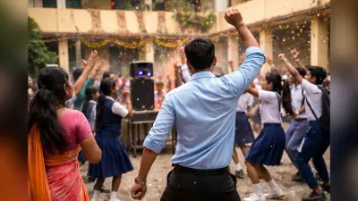 बोकारो में शिक्षा की गरिमा तार-तार, जश्न में मदहोश गुरु-शिष्य ने लगाए ‘अश्लील गाने’ पर ठुमके, 6 को शो कॉज