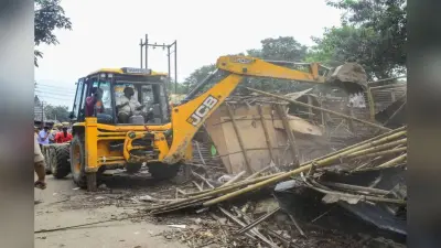Bulldozer Action: पटना के इस इलाके में 5 एकड़ की जमीन पर चलेगा बुलडोजर, डीएम के आदेश के बाद नोटिस जारी